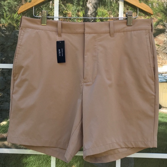 J. Crew Men’s 7” Flat Front Tan Khaki Tech Shorts, Size 33 - Picture 2 of 5